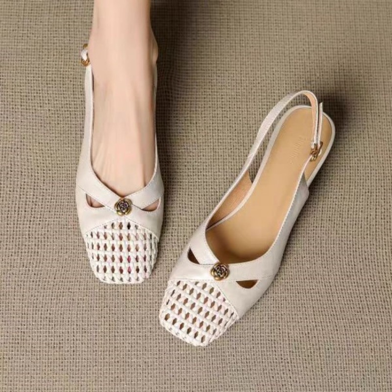 Women Shoes Model - Women's French-style closed-toe sandals, chunky heel,