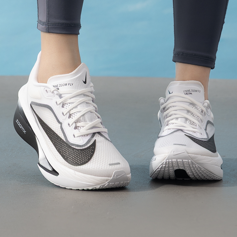 Nike Women's Sports Shoes Fly  - огляд і ціна Women Shoes Nike